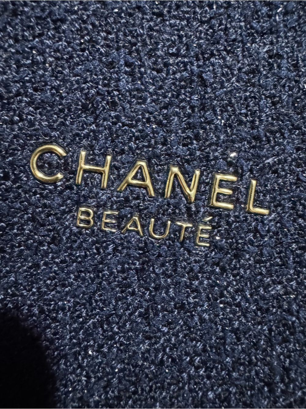 Chanel Beauté Round Navy Holiday edition GWP upgraded with Chain Crossbody Bag - Picture 9 of 11